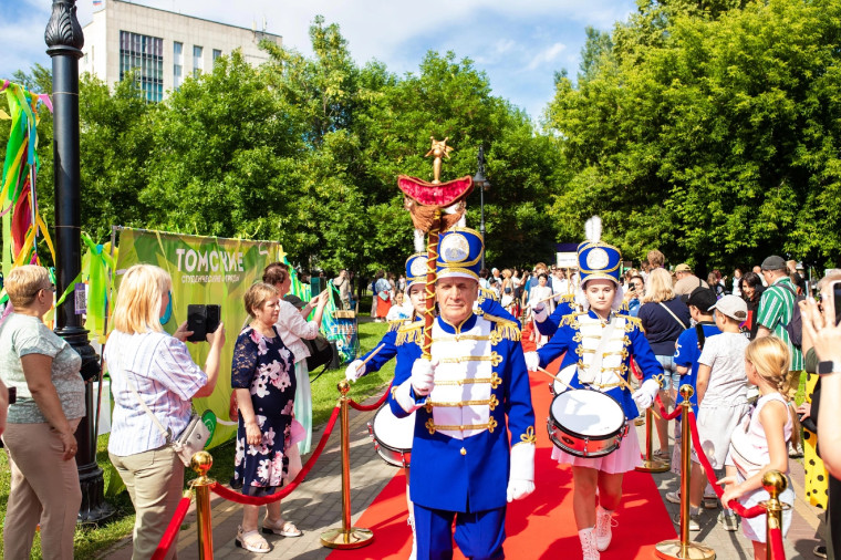 Единый выпускной прошел в Томске.